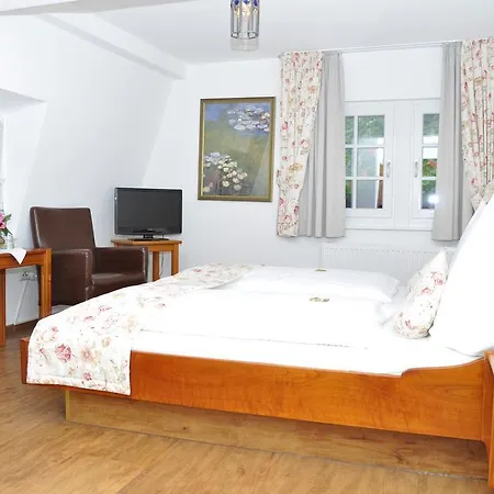 ベッド・アンド・ブレックファスト Altes Zollhaus 3*